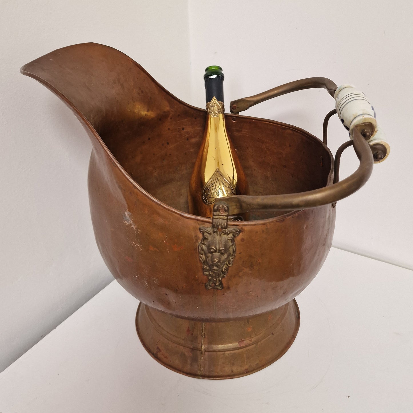 Antique Red Copper Champagne Wine Cooler, Delft Handles, Lion Heads, ca 1900 ice bucket