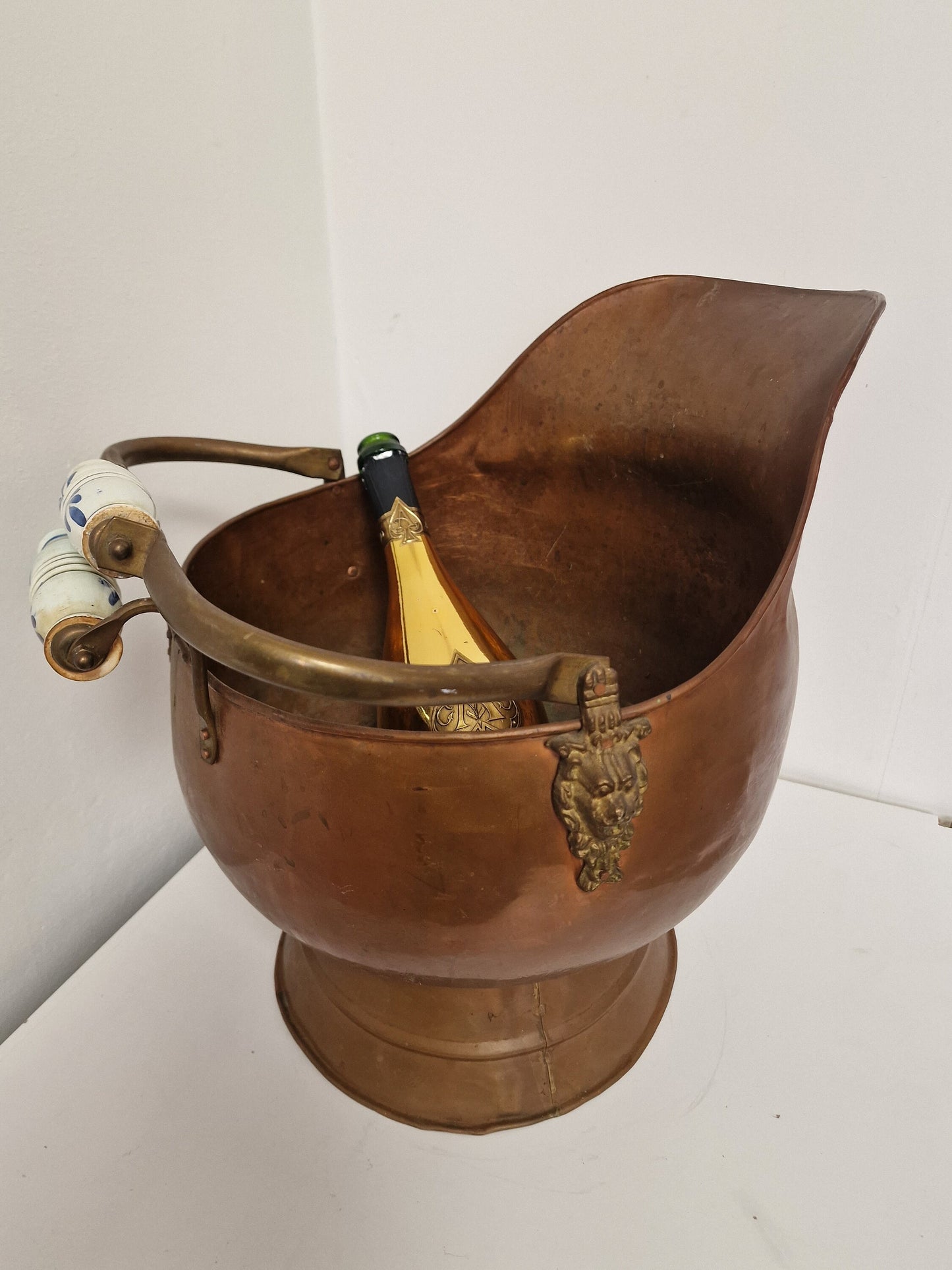 Antique Red Copper Champagne Wine Cooler, Delft Handles, Lion Heads, ca 1900 ice bucket