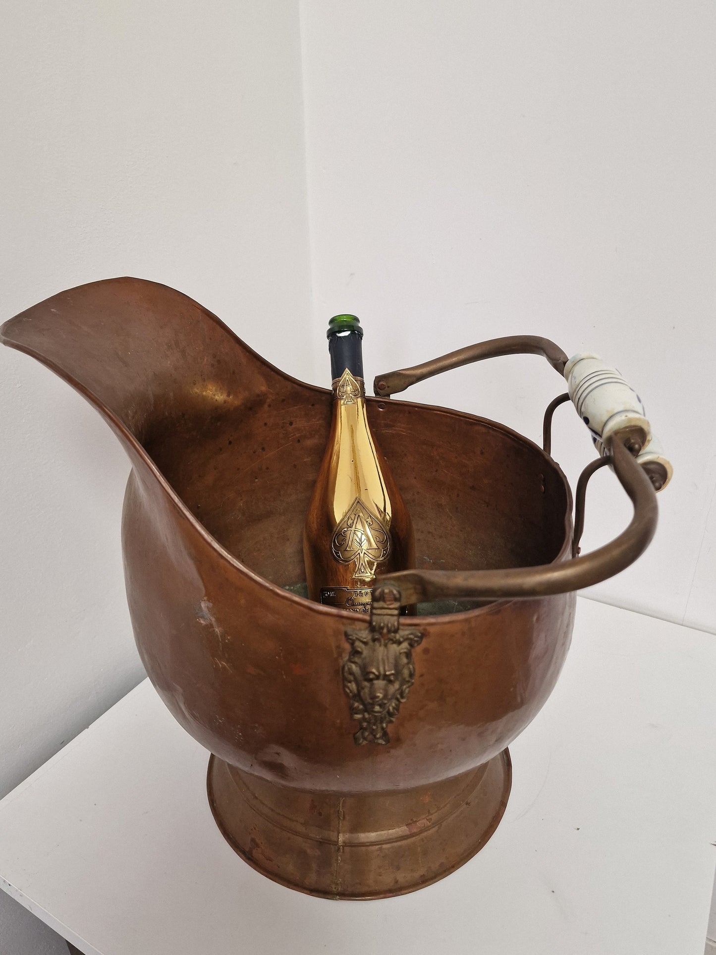 Antique Red Copper Champagne Wine Cooler, Delft Handles, Lion Heads, ca 1900 ice bucket