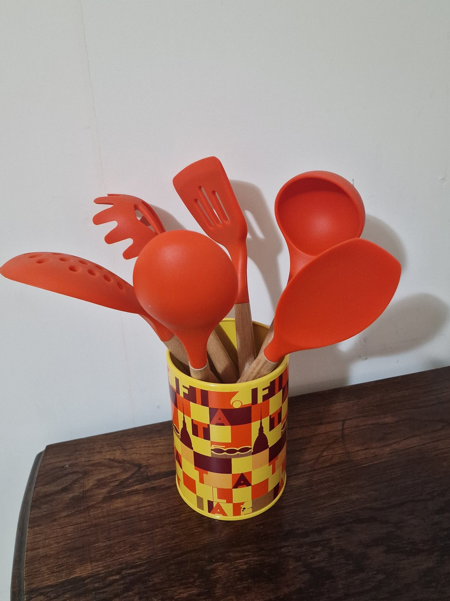 Fiat 500 Cucina: The Dolce Vita! Limited edition colourfull Italian kitchen accessories silicone, beech wood handles, stainless steel pot
