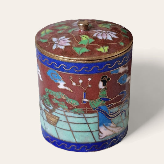 A delightful antique Japansese  cloisonné small lidded box, geisha lingzhi tempel enamel