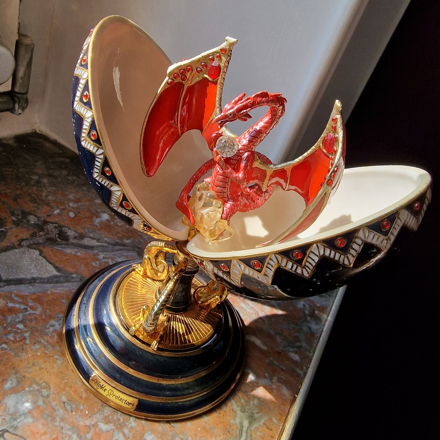 Ardleigh Elliott Red Dragon Egg, Crystal Guardians, Mythic Collectible