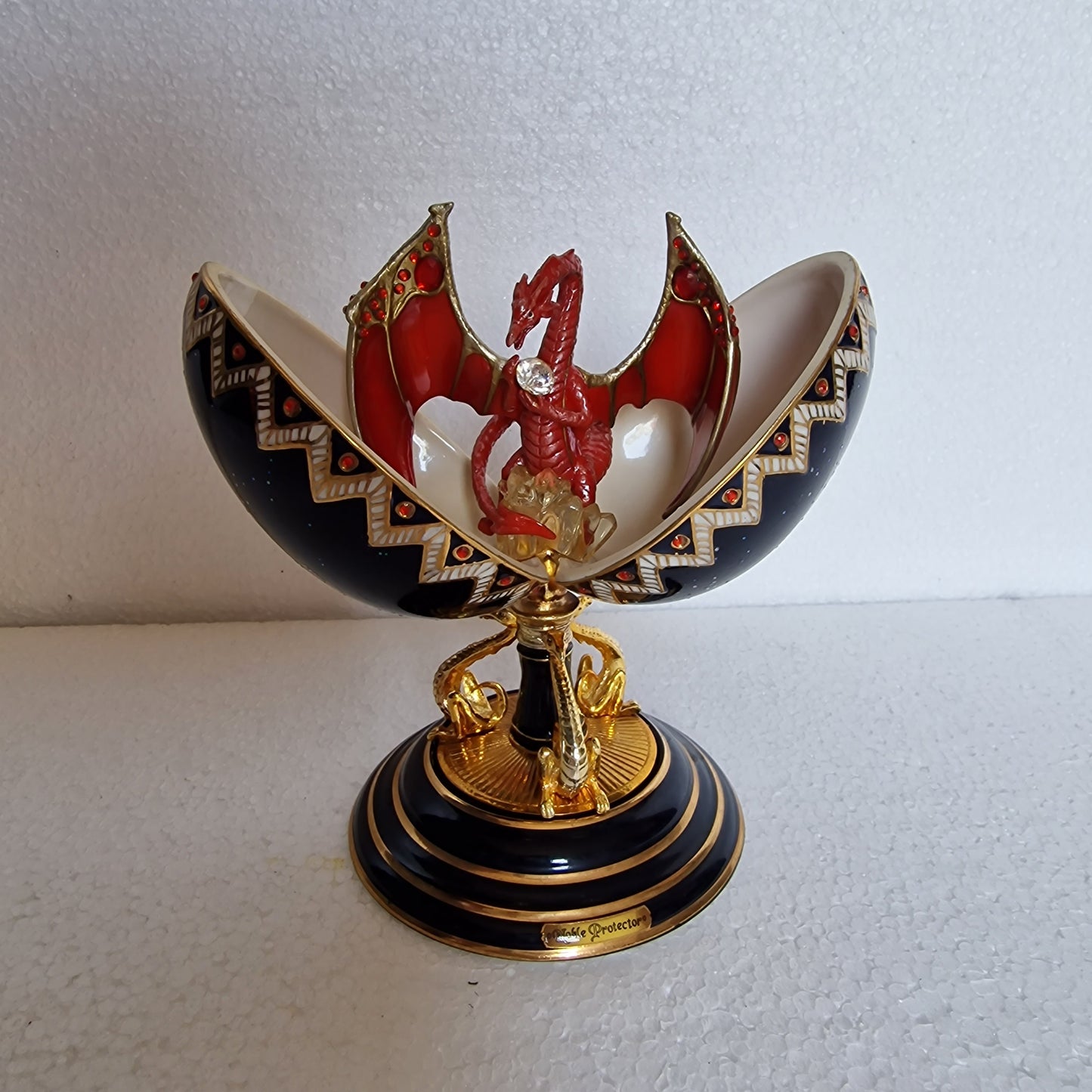 Ardleigh Elliott Red Dragon Egg, Crystal Guardians, Mythic Collectible