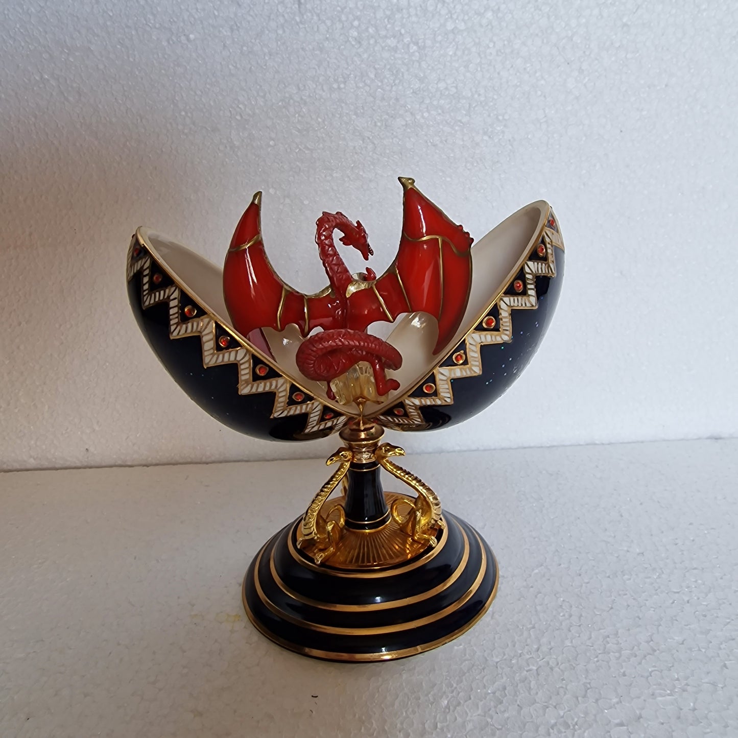 Ardleigh Elliott Red Dragon Egg, Crystal Guardians, Mythic Collectible