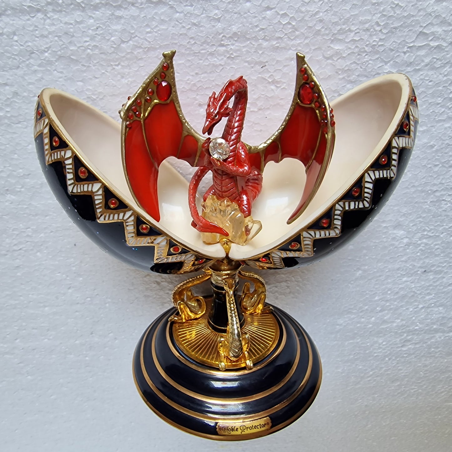 Ardleigh Elliott Red Dragon Egg, Crystal Guardians, Mythic Collectible