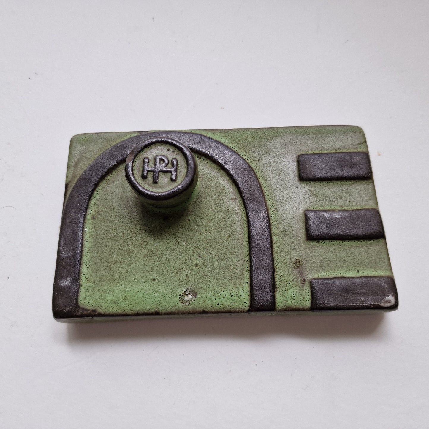 BERLAGE, bijzonder keramiek object, signatuur. Rationalisme