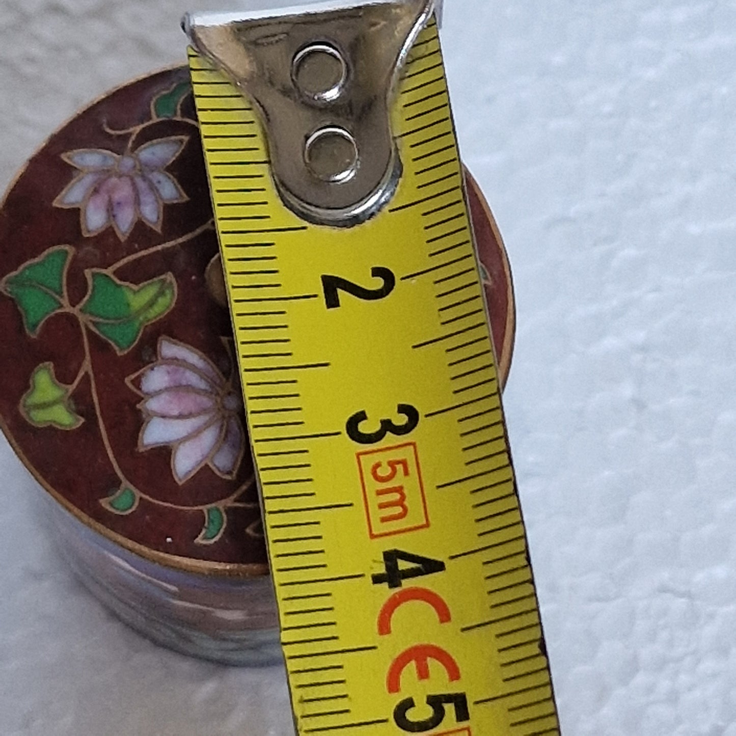 A delightful antique Japansese  cloisonné small lidded box, geisha lingzhi tempel enamel