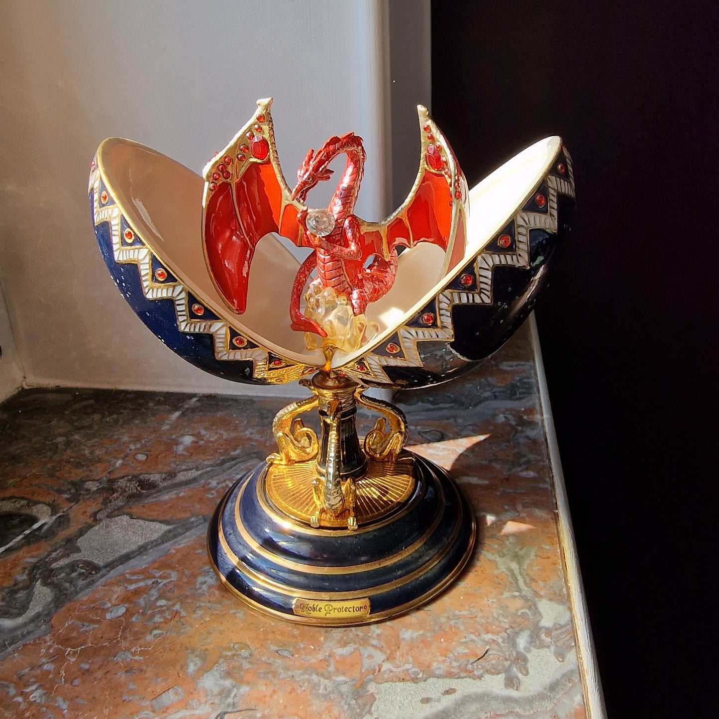 Ardleigh Elliott Red Dragon Egg, Crystal Guardians, Mythic Collectible