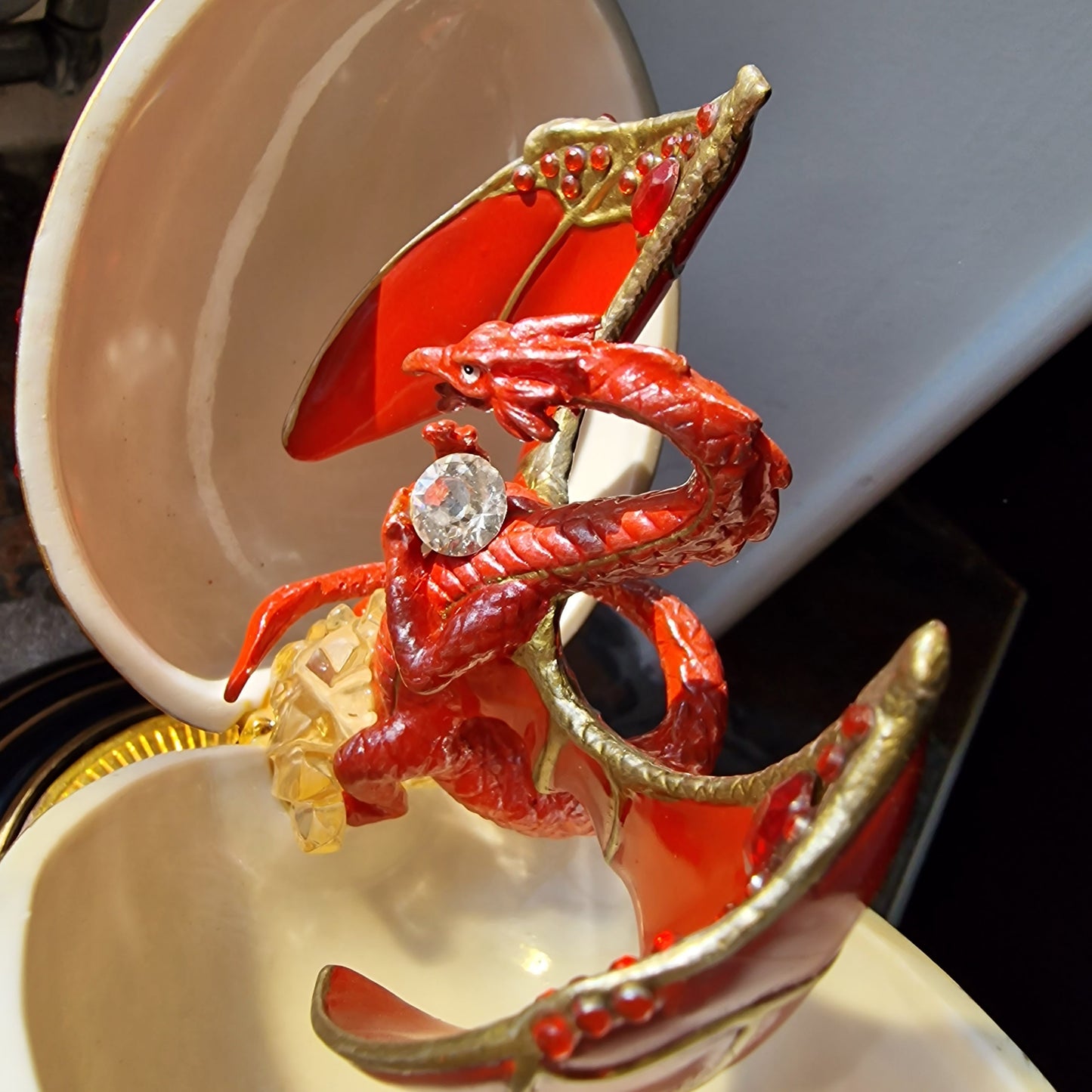 Ardleigh Elliott Red Dragon Egg, Crystal Guardians, Mythic Collectible