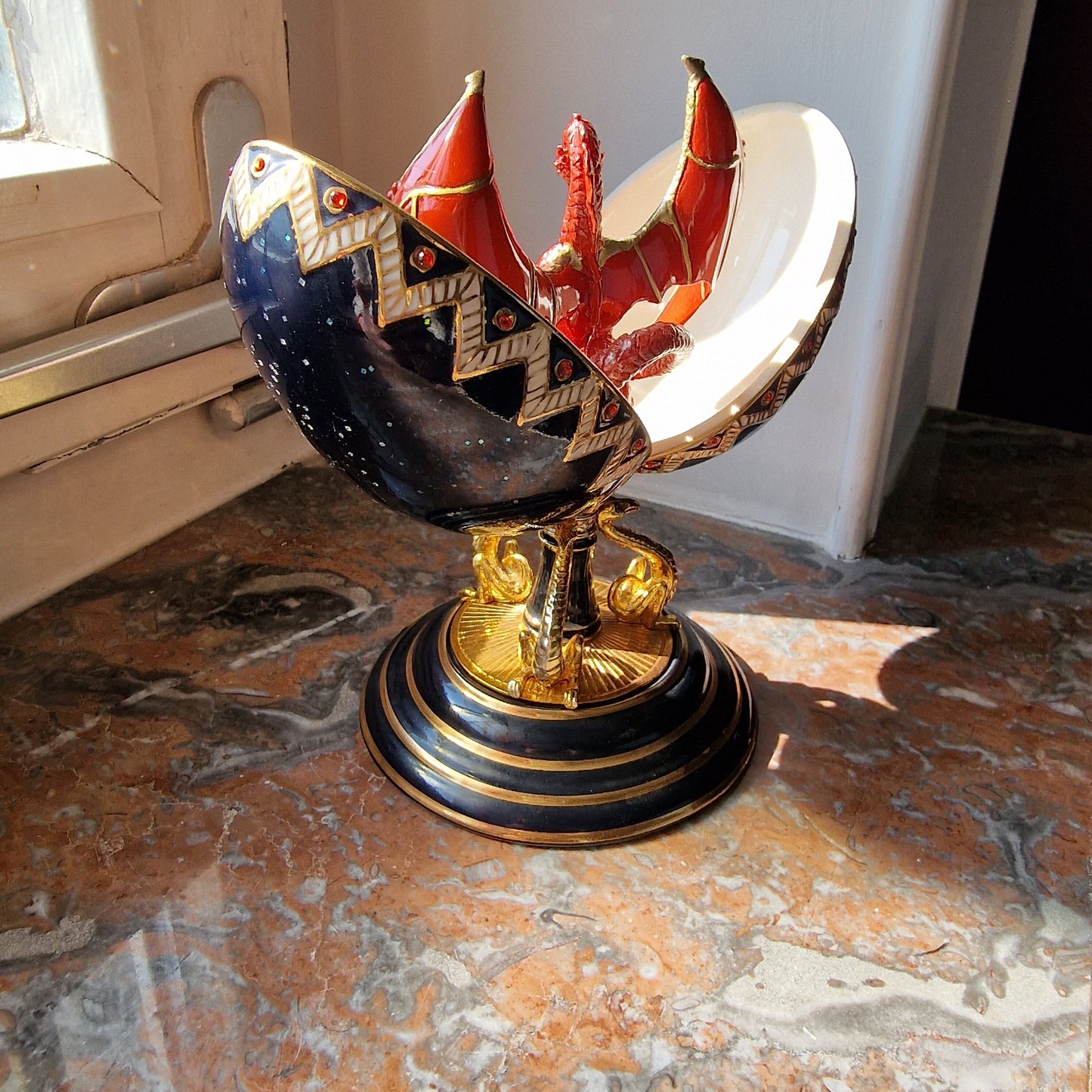 Ardleigh Elliott Red Dragon Egg, Crystal Guardians, Mythic Collectible