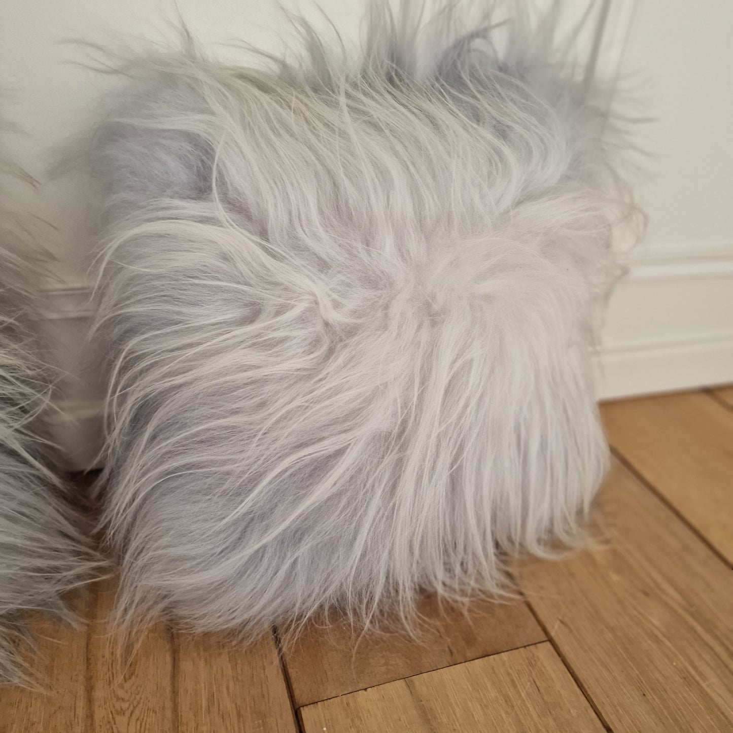 sheepskin cushion, iceland, 2 iceland IJslandse schapenvacht kussens boho lounge maison country natural living, unused