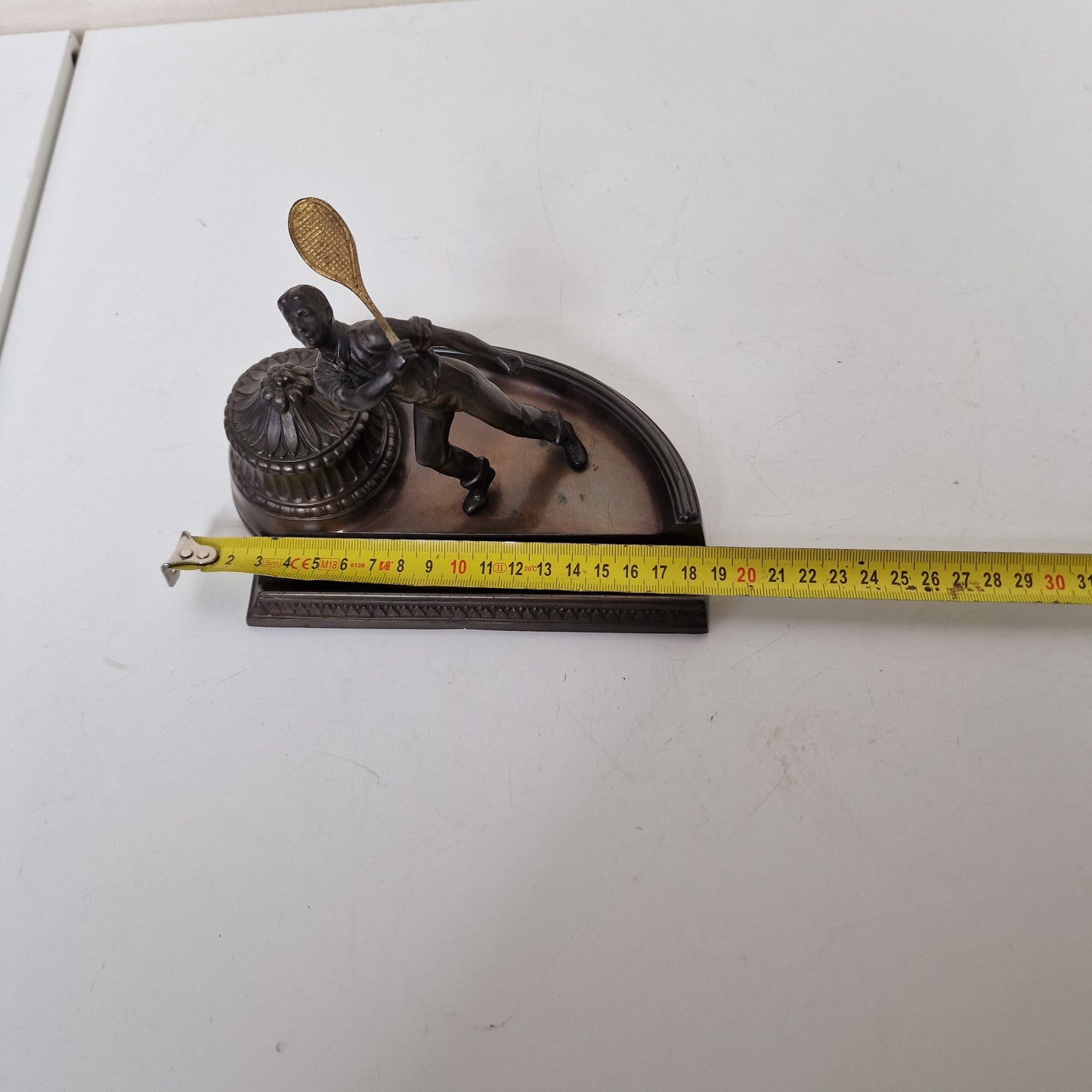 tennisplayer bronze inktwell antique '20's tennis speler chique inktpot desk ornament object prestige tennis game class bronzen arts crafts