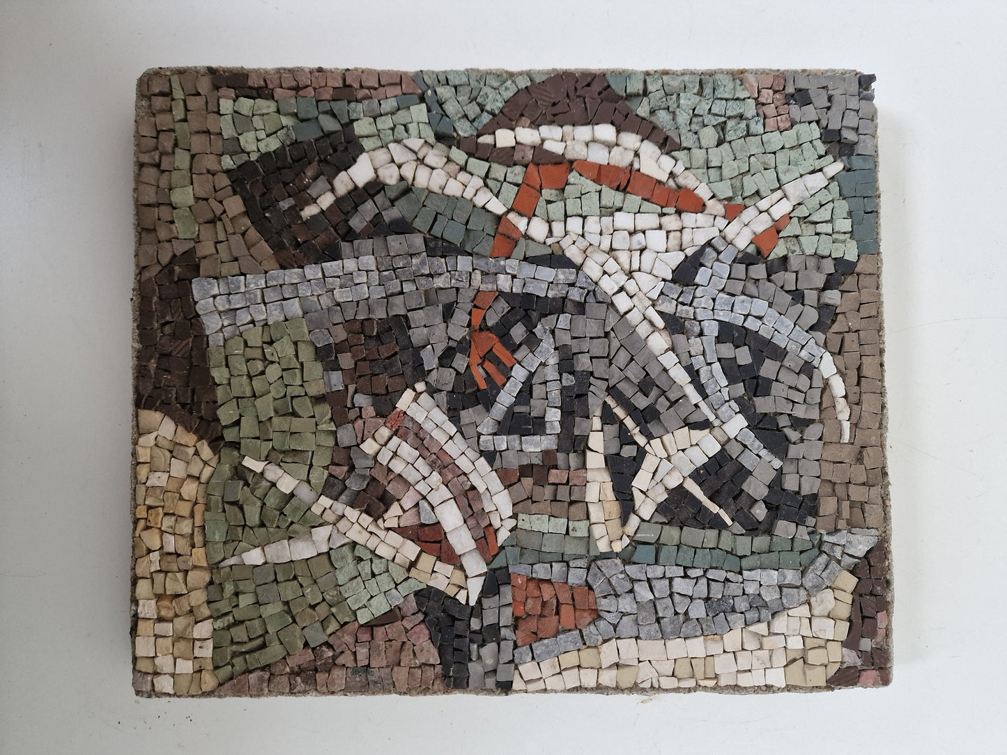 Jacob 'Jaap' Bouhuys (Arnhem 1902-1983 Haarlem) & Petronella ‘Nel’ Bouhuys-Klaassen, Abstract, gepolychromeerde mozaïek, 31 x 25,5 cm.,