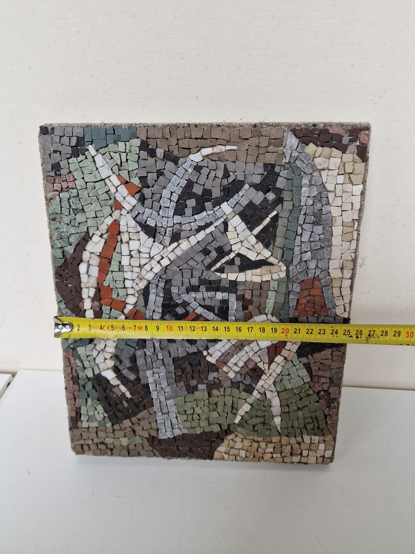 Jacob 'Jaap' Bouhuys (Arnhem 1902-1983 Haarlem) & Petronella ‘Nel’ Bouhuys-Klaassen, Abstract, gepolychromeerde mozaïek, 31 x 25,5 cm.,