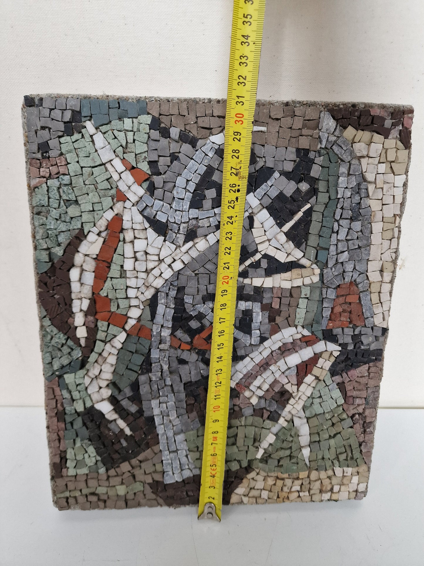 Jacob 'Jaap' Bouhuys (Arnhem 1902-1983 Haarlem) & Petronella ‘Nel’ Bouhuys-Klaassen, Abstract, gepolychromeerde mozaïek, 31 x 25,5 cm.,