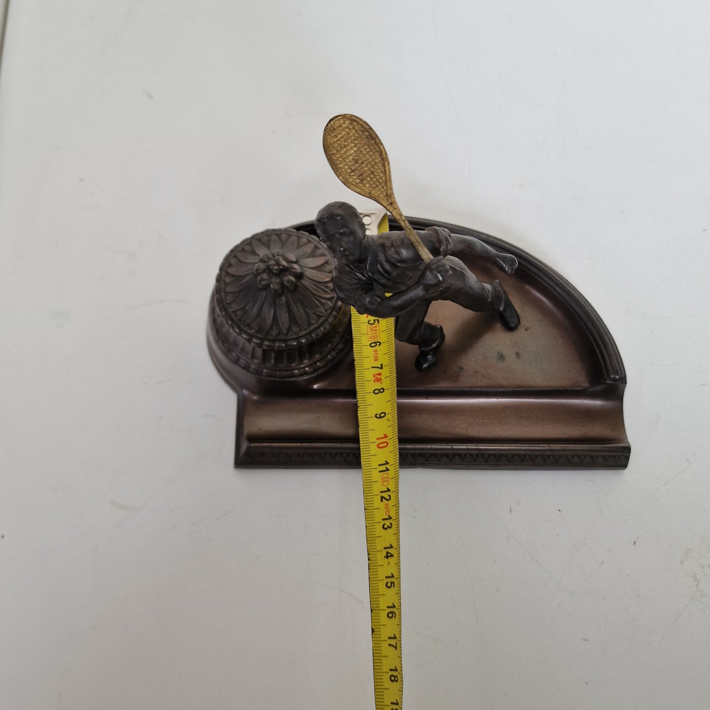 tennisplayer bronze inktwell antique '20's tennis speler chique inktpot desk ornament object prestige tennis game class bronzen arts crafts