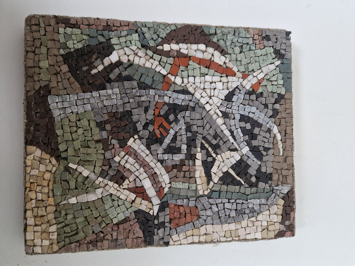 Jacob 'Jaap' Bouhuys (Arnhem 1902-1983 Haarlem) & Petronella ‘Nel’ Bouhuys-Klaassen, Abstract, gepolychromeerde mozaïek, 31 x 25,5 cm.,
