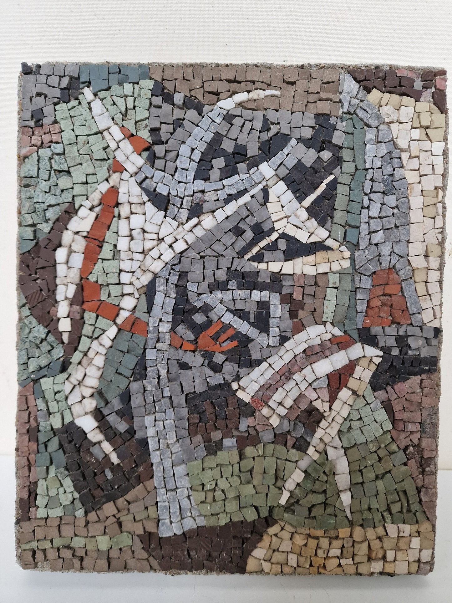 Jacob 'Jaap' Bouhuys (Arnhem 1902-1983 Haarlem) & Petronella ‘Nel’ Bouhuys-Klaassen, Abstract, gepolychromeerde mozaïek, 31 x 25,5 cm.,