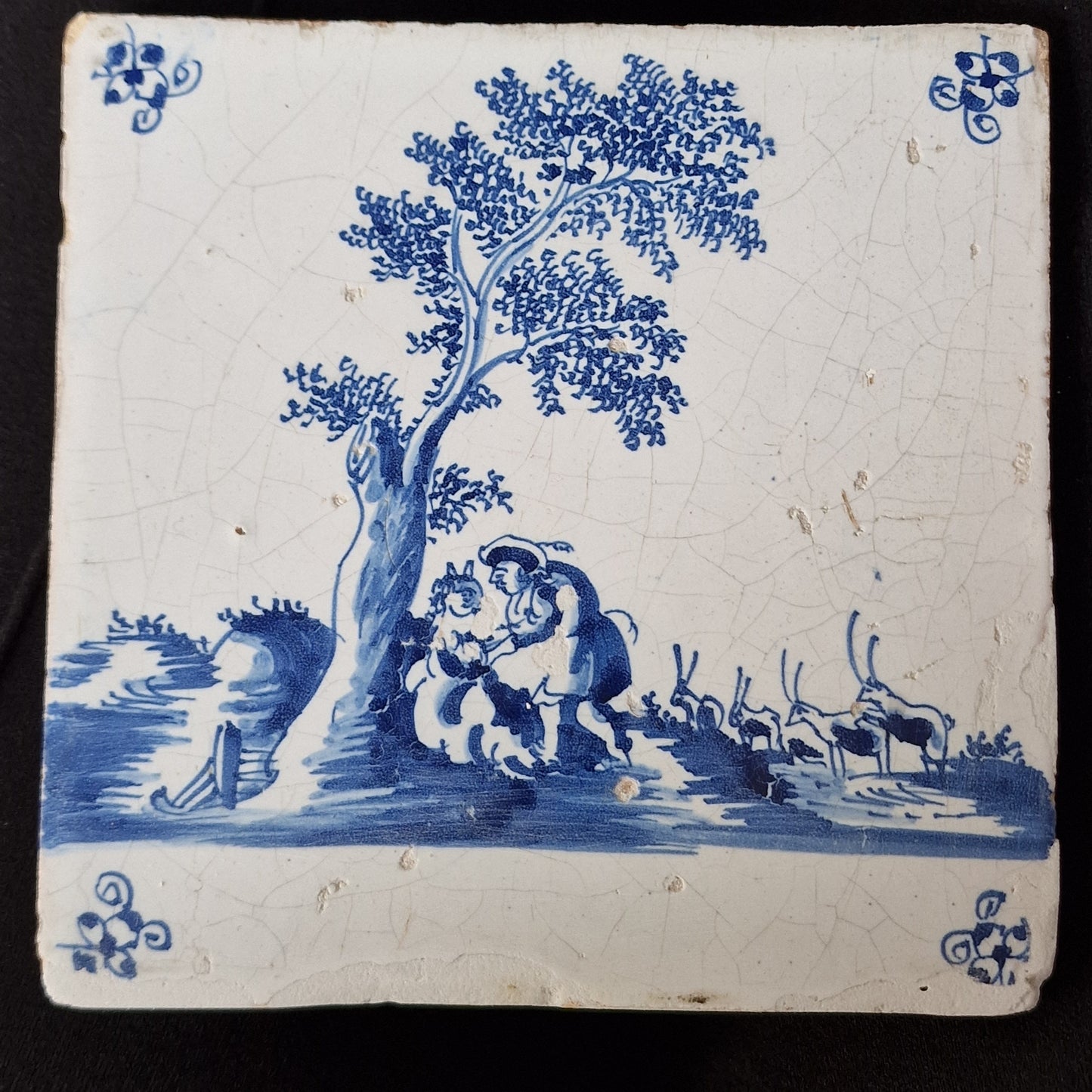 17th Dutch naughty Tile Antieke tegel met een prachtig tafereel, schilderij tegel -  delft blue holland tile