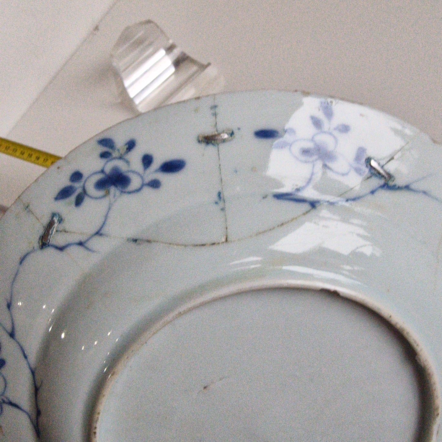 Kangxi Porcelain Plate, Mother and Child Garden Scene, c.1662-1674