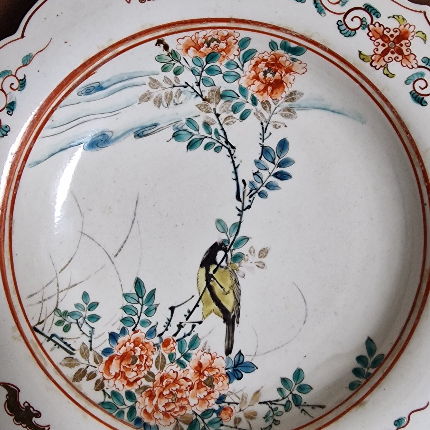 Kakiemon, ca 1870, meiji 19e eeuws antiek japanse verfijne voorstelling en lotus vorm, bird bord plate dish japanese antiques polychrome