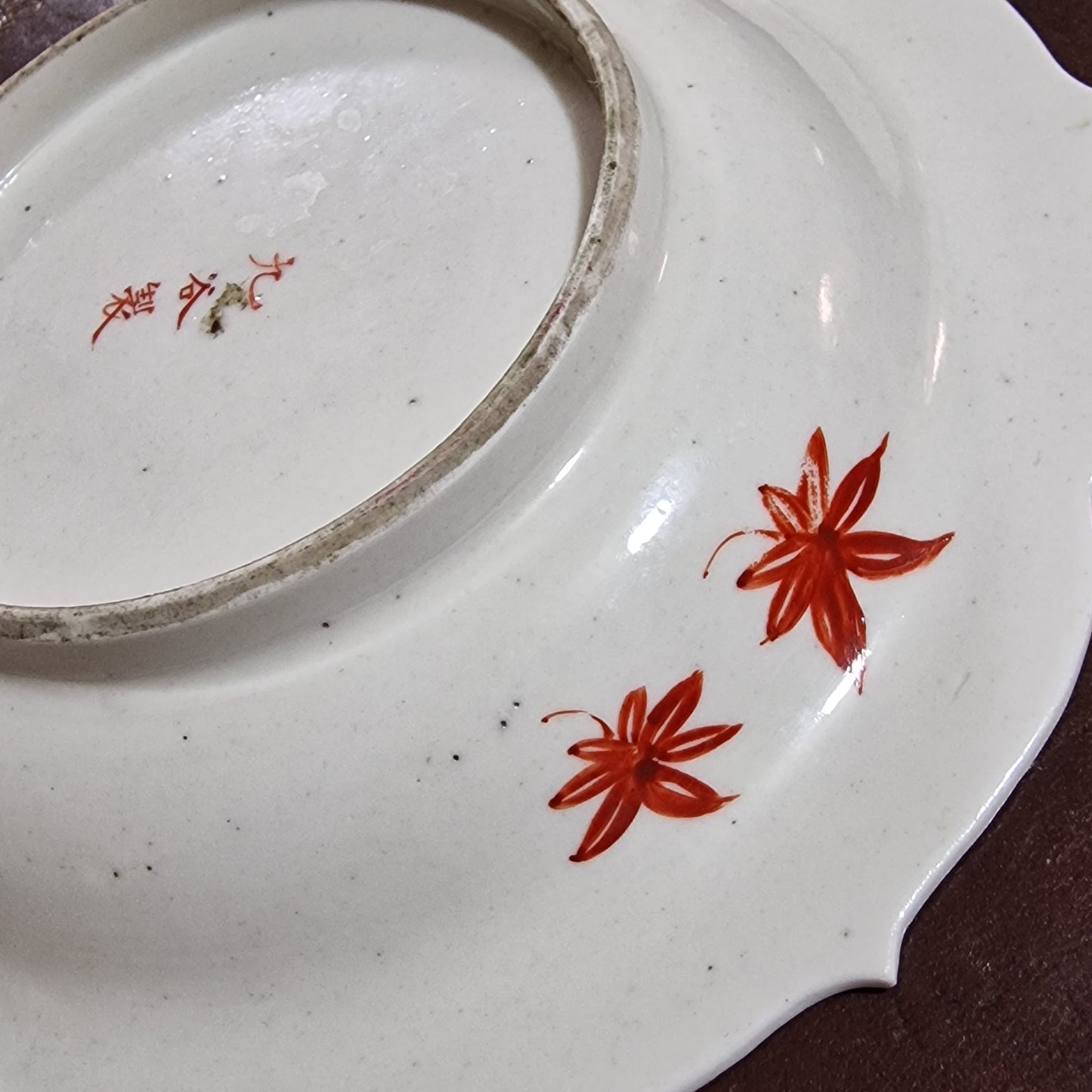 Kakiemon, ca 1870, meiji 19e eeuws antiek japanse verfijne voorstelling en lotus vorm, bird bord plate dish japanese antiques polychrome