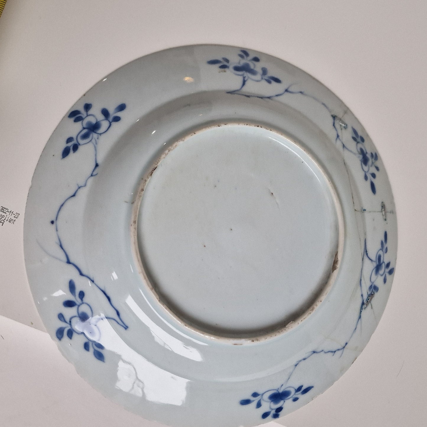 Kangxi Porcelain Plate, Mother and Child Garden Scene, c.1662-1674
