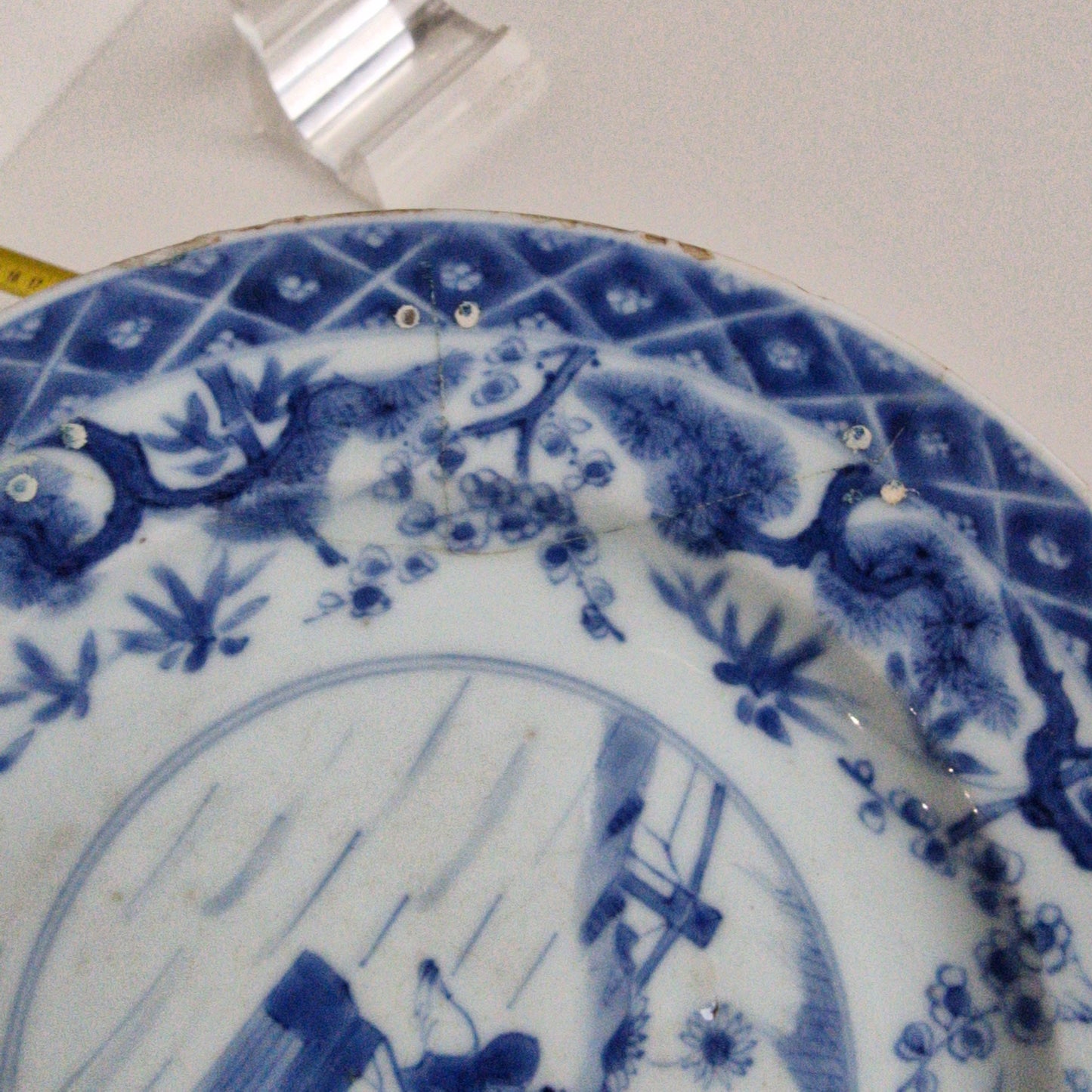 Kangxi Porcelain Plate, Mother and Child Garden Scene, c.1662-1674