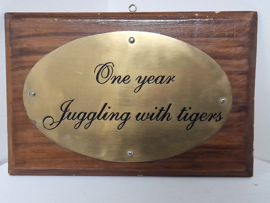 British India: kolonial plate 'one year juggling with tigers' ' wood copper antiques