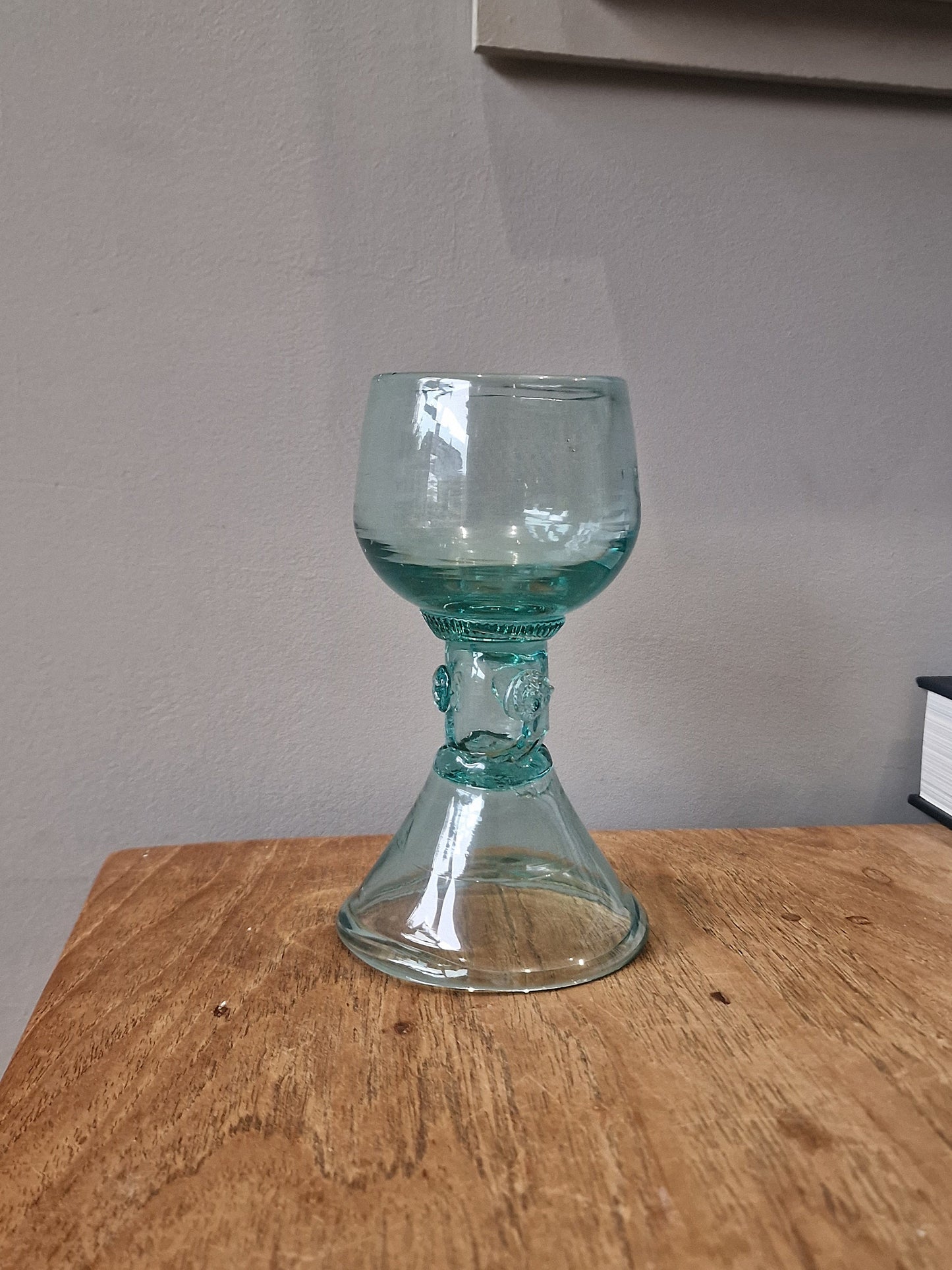 18th century Römer , ancient glass verzameling, waldglas roemer, 4 stuks,