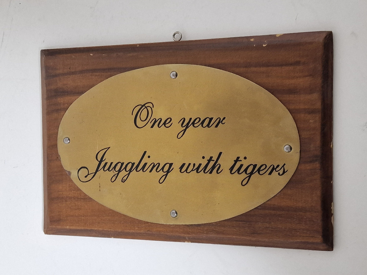 British India: kolonial plate 'one year juggling with tigers' ' wood copper antiques