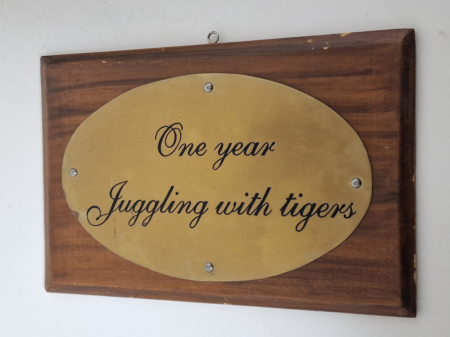 British India: kolonial plate 'one year juggling with tigers' ' wood copper antiques