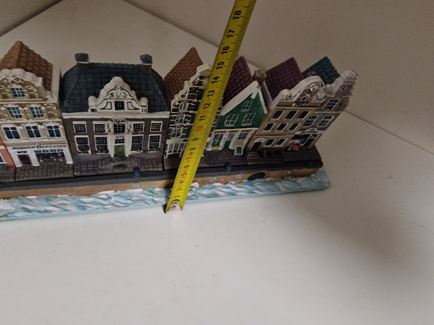 Hollandse dutch collectables Amsterdamse 'KLM' old handpainted Grachten huisjes, grachtenpand set of 10 houses on a display by Jacob Blokker