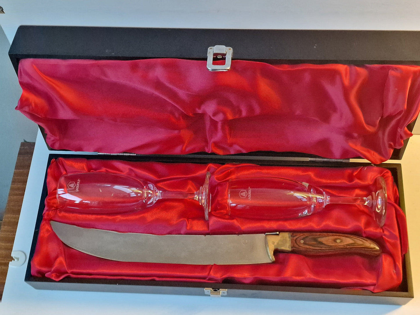 Champagne Sabre with Flutes, Laguiole Gift Boxed Set sabreren luxe gift box, exclusive edition