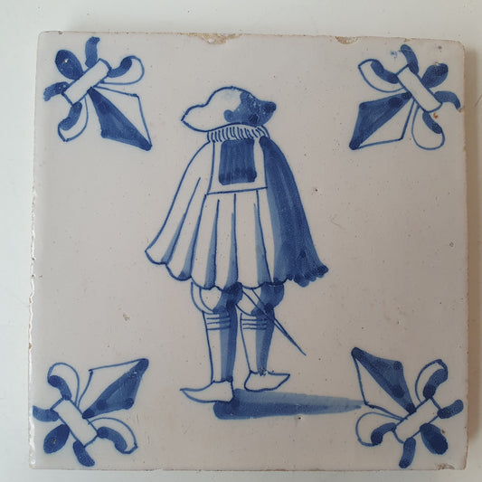 Nederlands antiek - tegel edelman , gedecoreerd met een lelie hoekmotief - gedateerd  1640