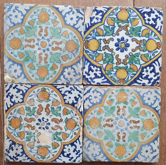 Nederlands antiek - polychroom -4  ornament tegels tilepanel - gedateerd 1640,
