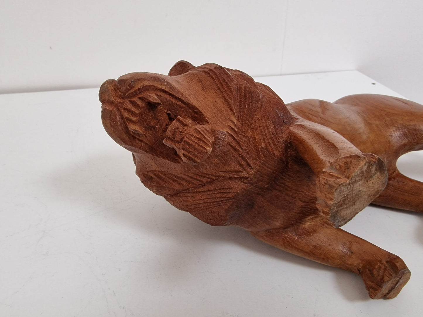 old lion leeuw  Statue handcarved  figurine wood handcarved