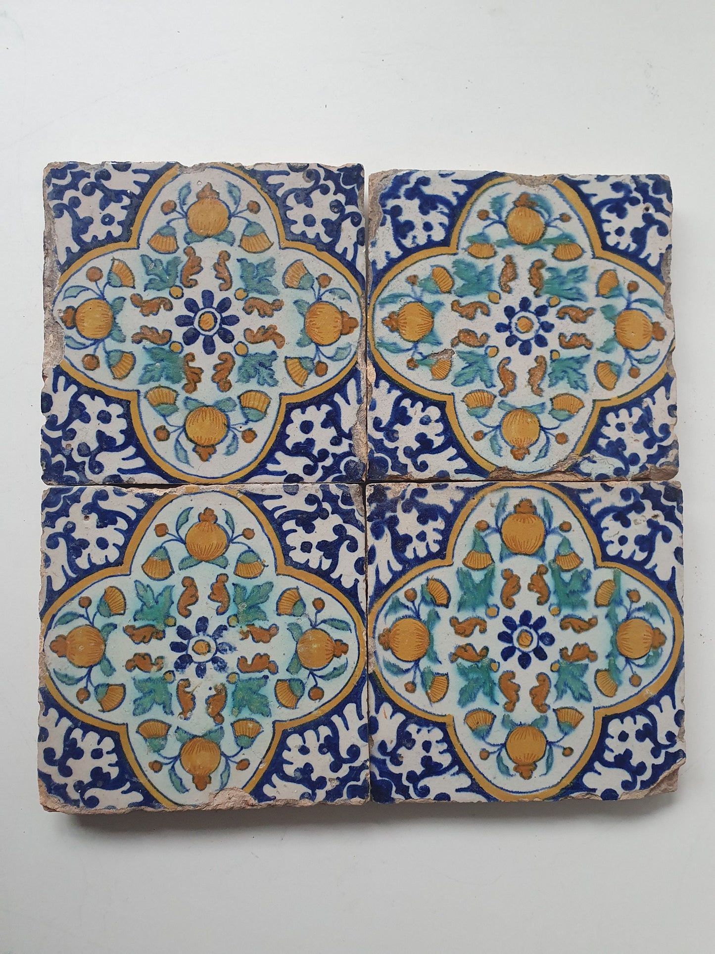 Nederlands antiek - polychroom -4  ornament tegels tilepanel - gedateerd 1640, Dutch tulip mania