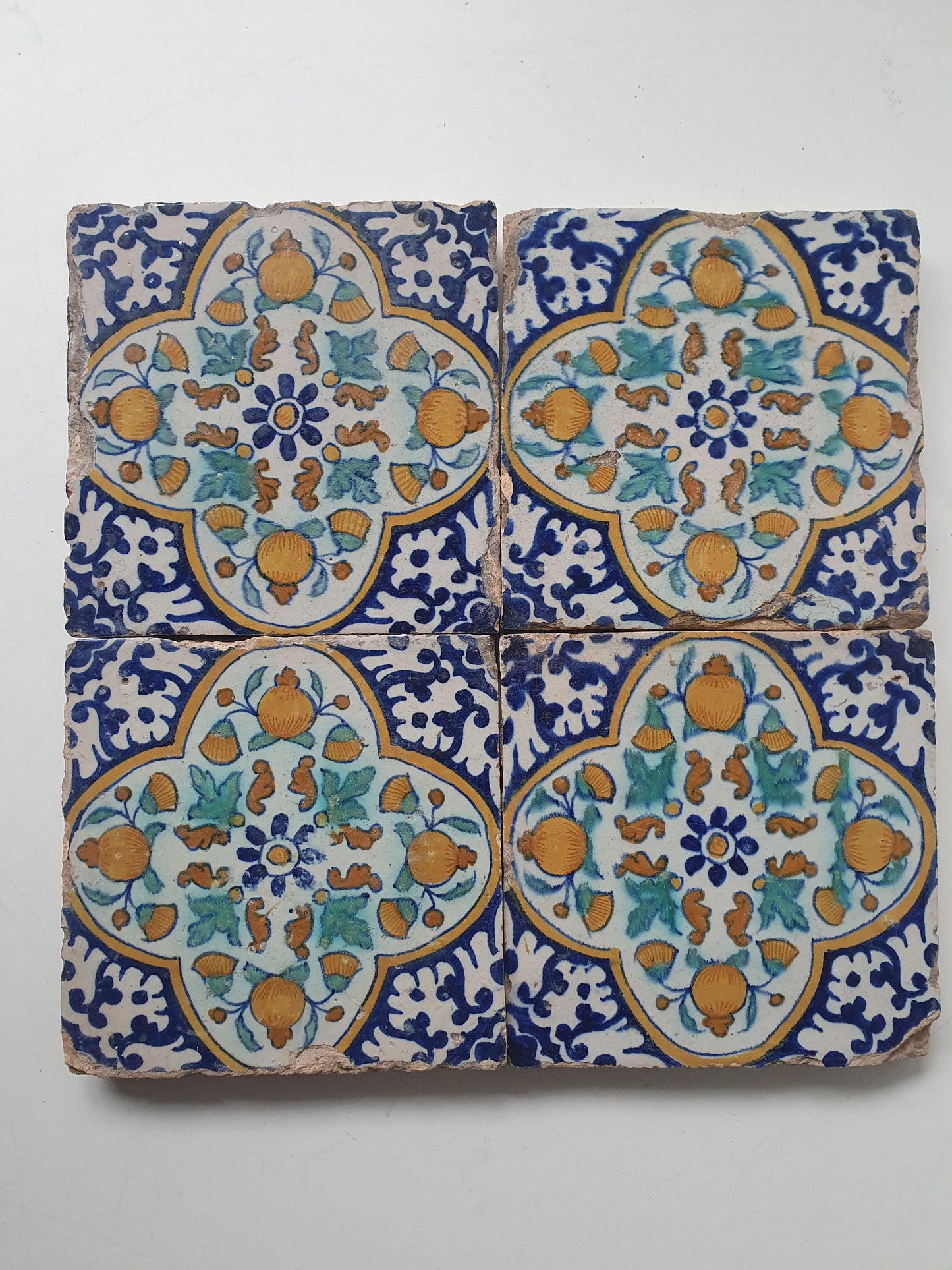 Nederlands antiek - polychroom -4  ornament tegels tilepanel - gedateerd 1640, Dutch tulip mania