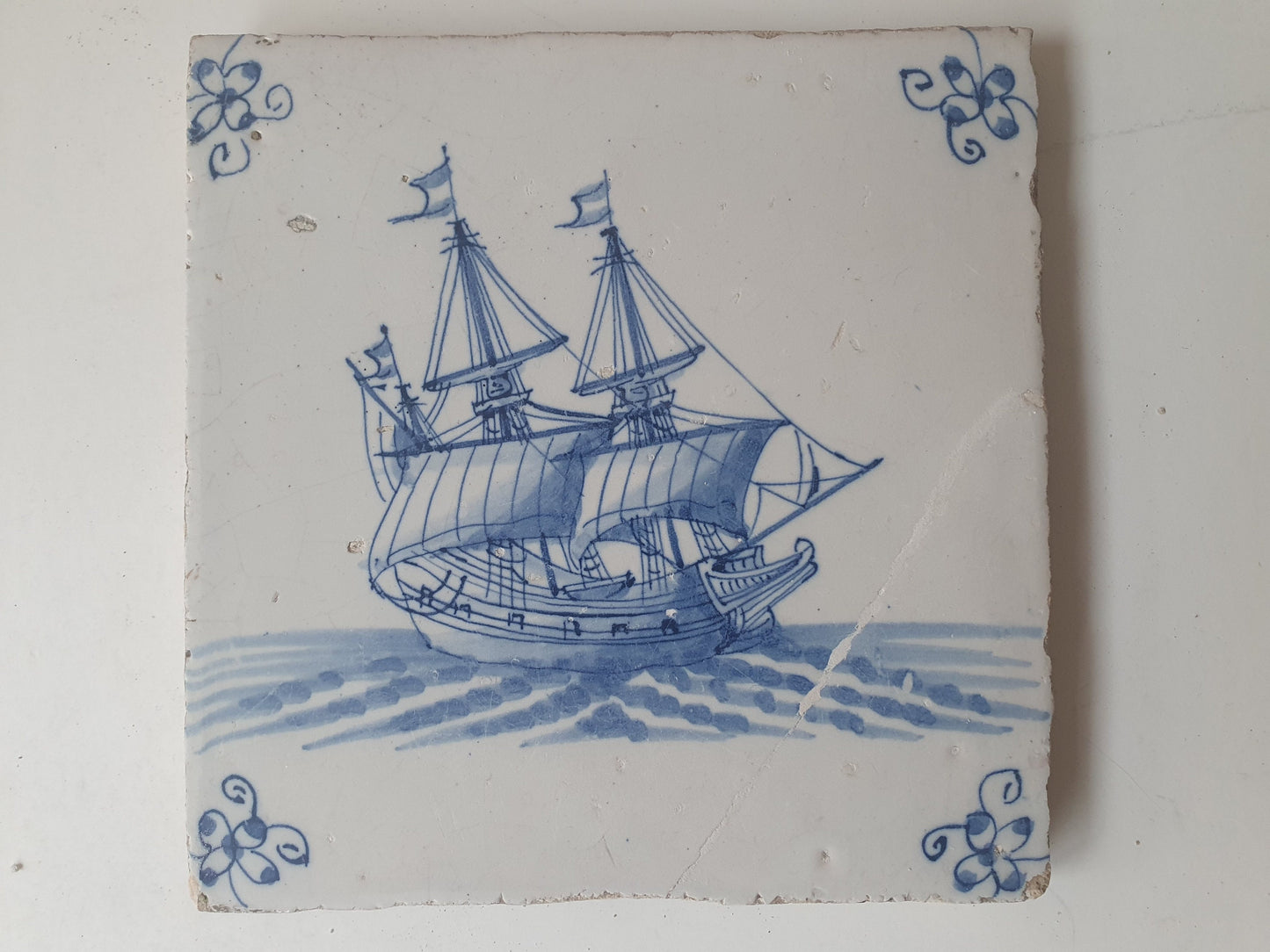 dutch delft tile boat  ship - Hollands schip, spinnekop hoekmotief - gedateerd  17th, three masted driemaster