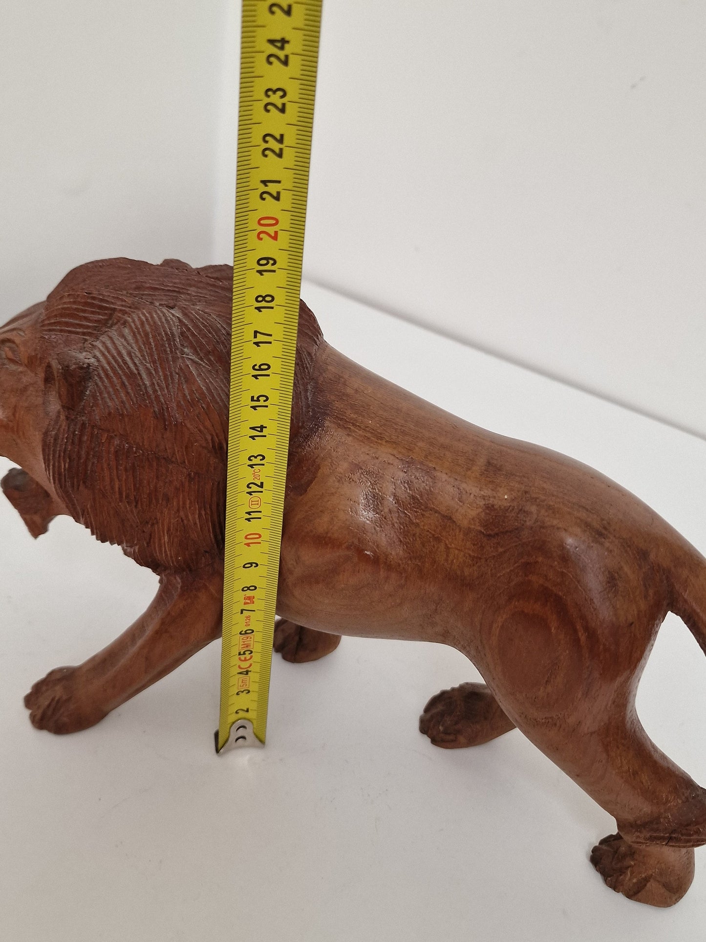 old lion leeuw  Statue handcarved  figurine wood handcarved