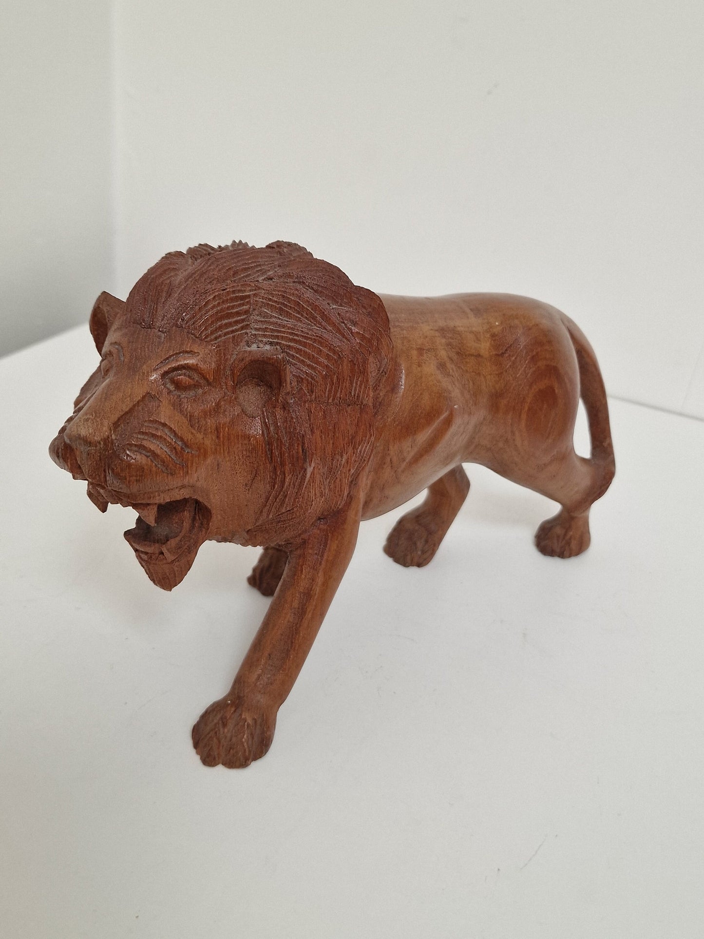 old lion leeuw  Statue handcarved  figurine wood handcarved
