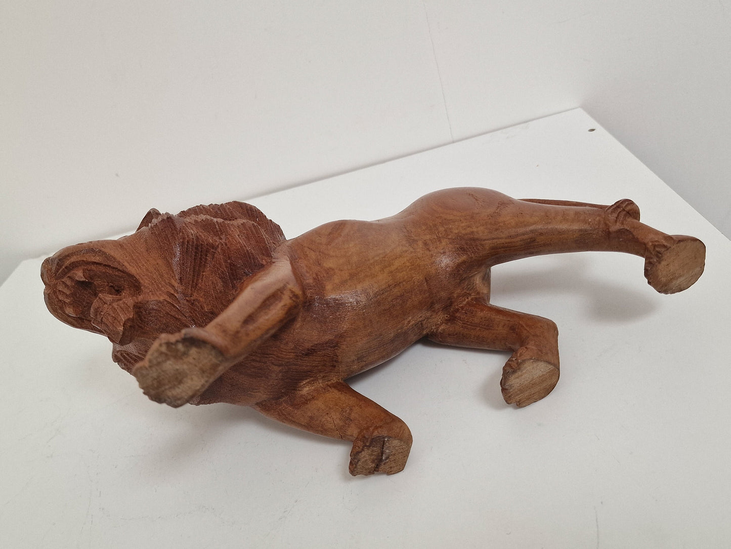 old lion leeuw  Statue handcarved  figurine wood handcarved