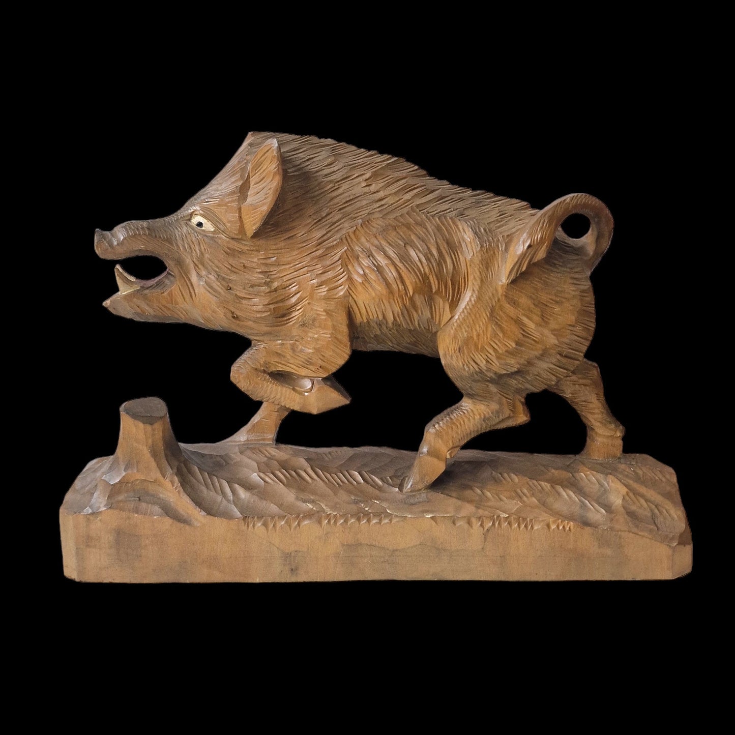 schwarzwald blackforrest handcarved large boar wildzwijn zwarte woud handcarving hunter figure