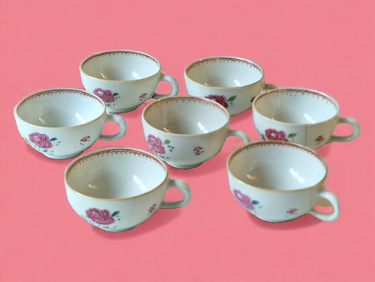 18e-eeuwse kopjes van Chinees porselein, fijn handbeschilderd antiek famille rose