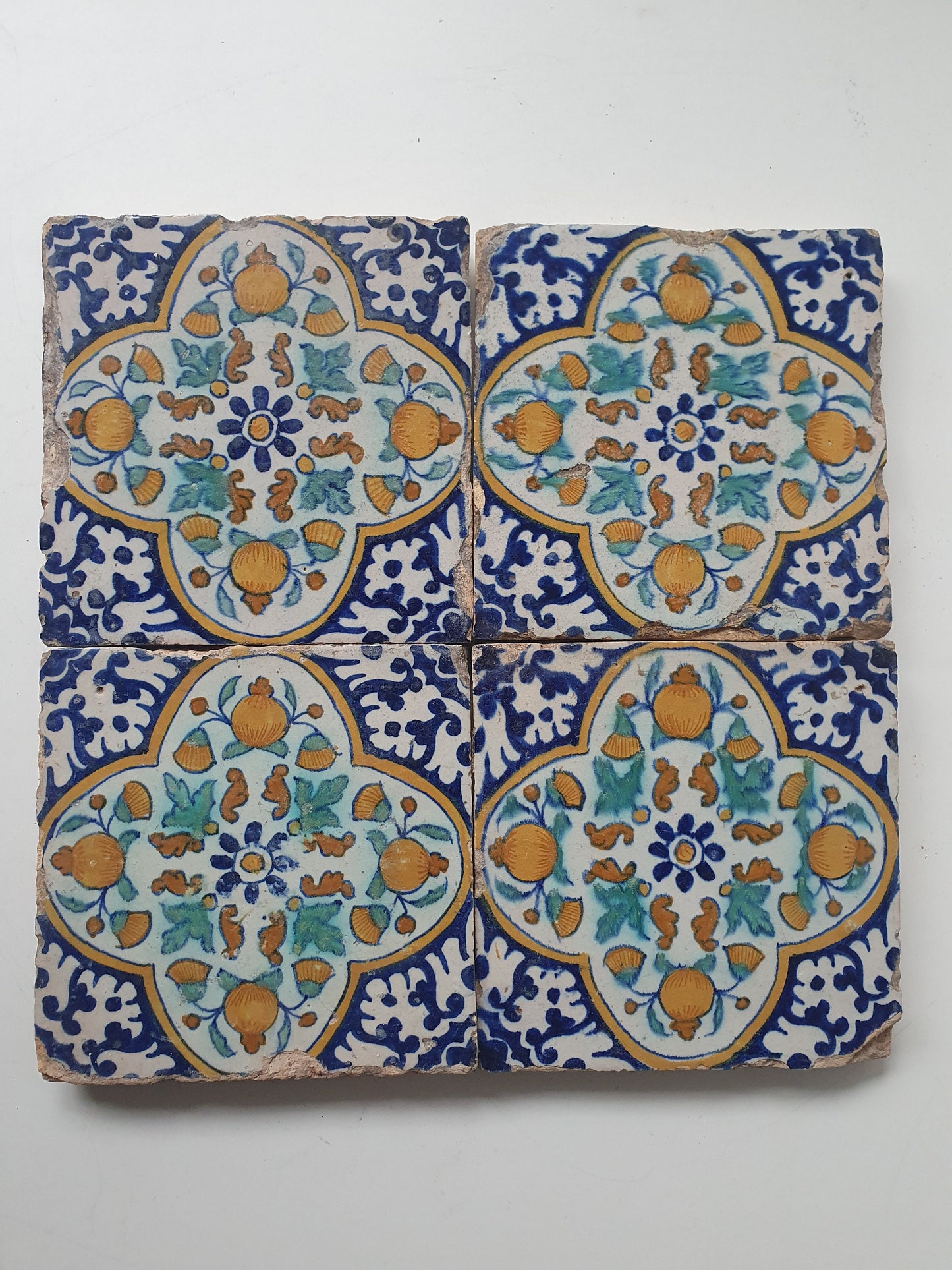 Nederlands antiek - polychroom -4  ornament tegels tilepanel - gedateerd 1640, Dutch tulip mania