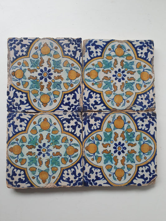 Nederlands antiek - polychroom -4  ornament tegels tilepanel - gedateerd 1640, Dutch tulip mania