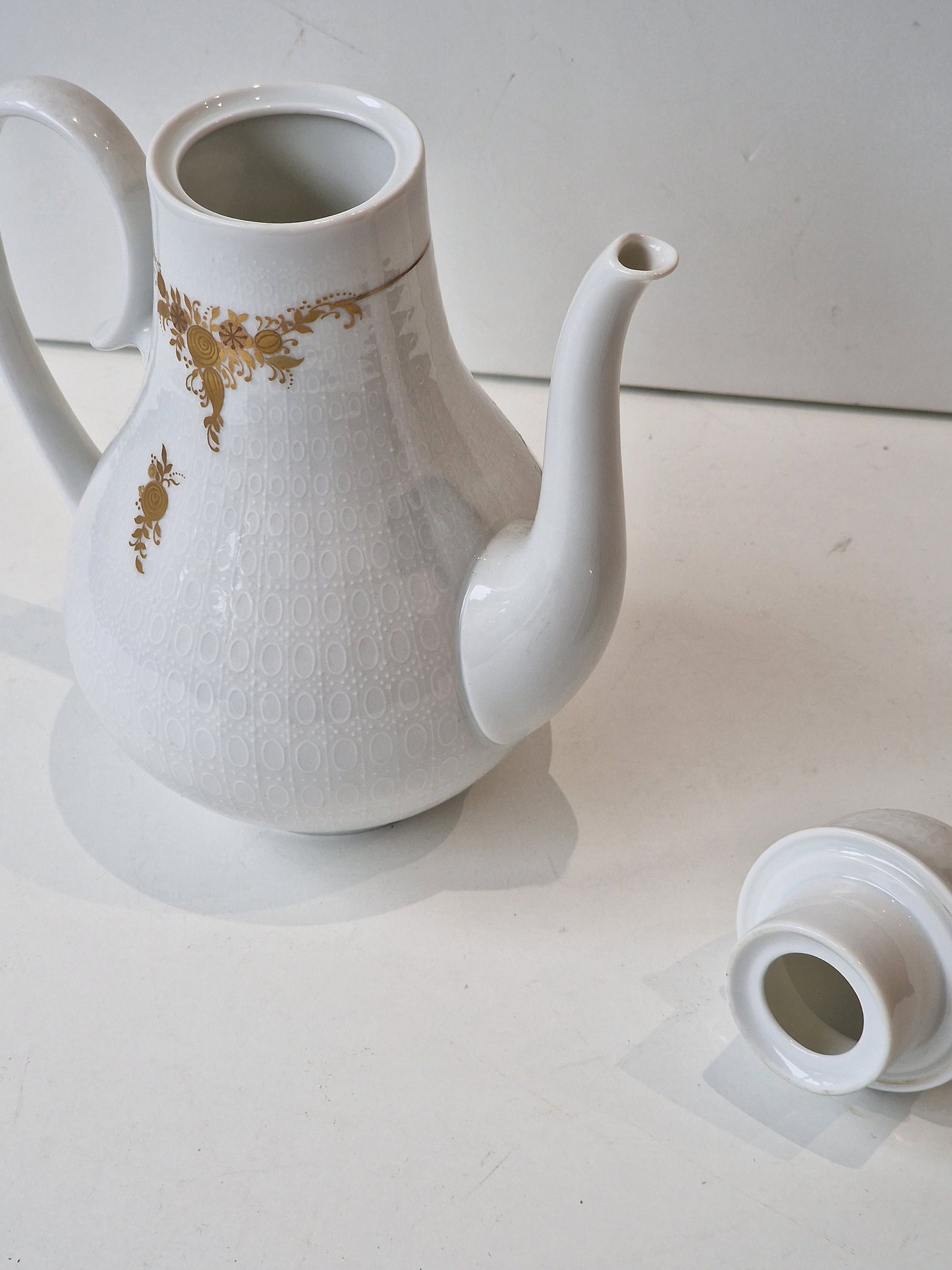 Rosenthal Wiinblad Porcelain Tea Set, Gold Plated Romanze, white gold 3d relief