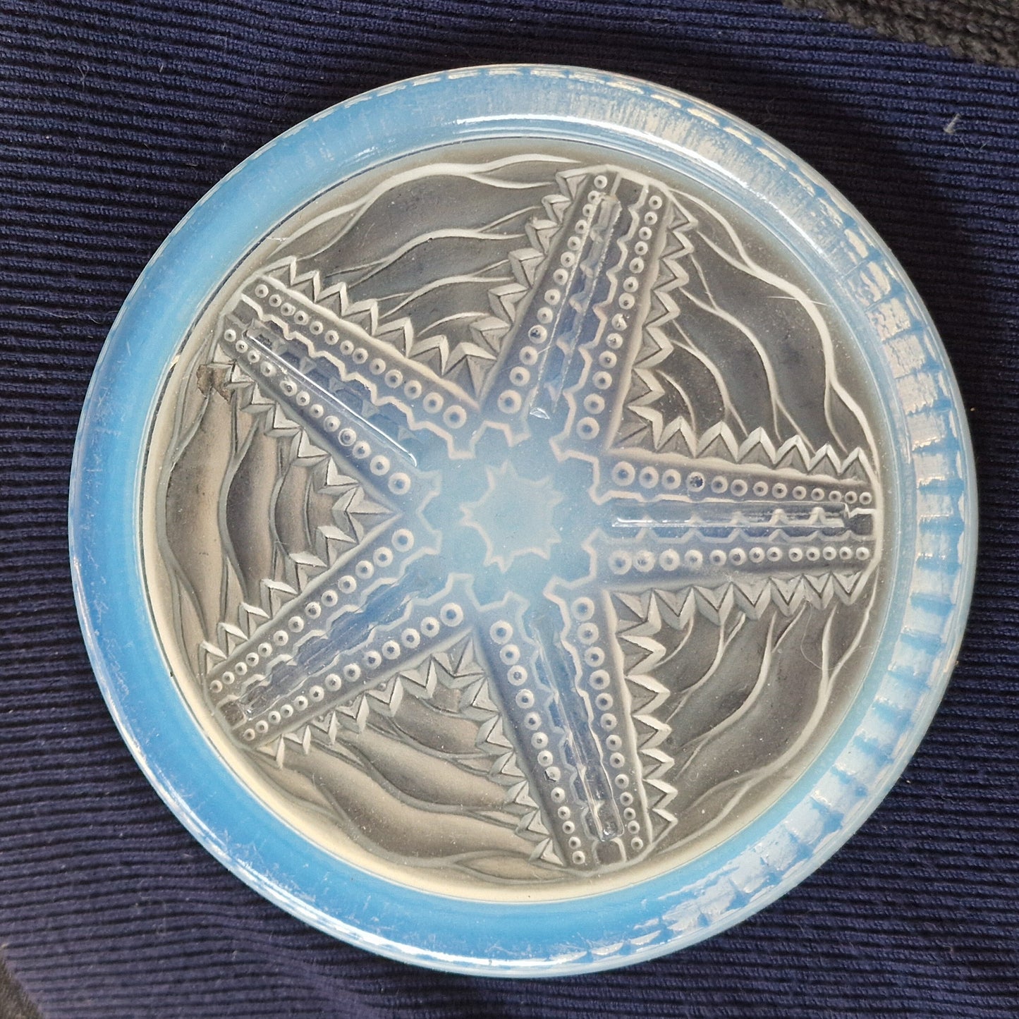 Art Deco Opalescent Starfish Glass Coaster, Verlys Etling, 1930s France opaline