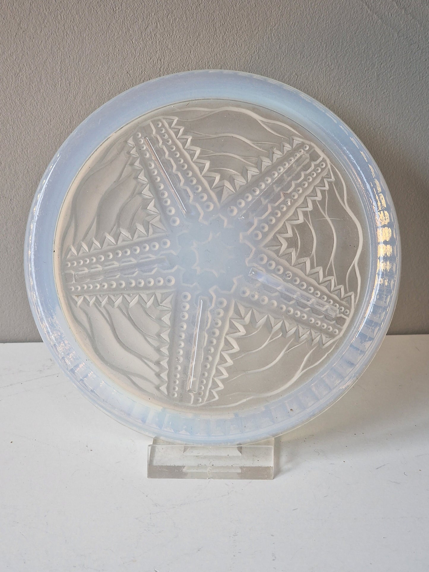 Art Deco Opalescent Starfish Glass Coaster, Verlys Etling, 1930s France opaline
